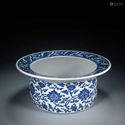 CHINESE BLUE AND WHITE BASIN, QING DYNASTY