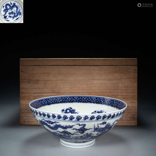 CHINESE MING DYNASTY BLUE AND WHITE DRAGON BOWL