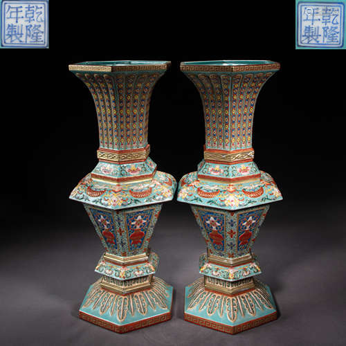 A PAIR OF CHINESE FAMILLE ROSE FLOWER GOBLETS, QING DYNASTY