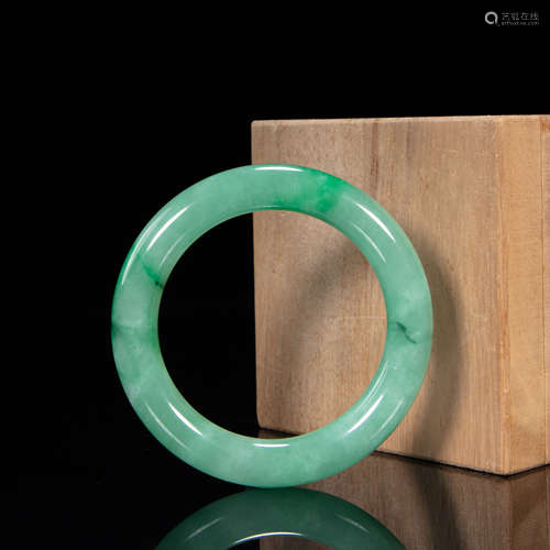 CHINESE JADE BRACELET, QING DYNASTY