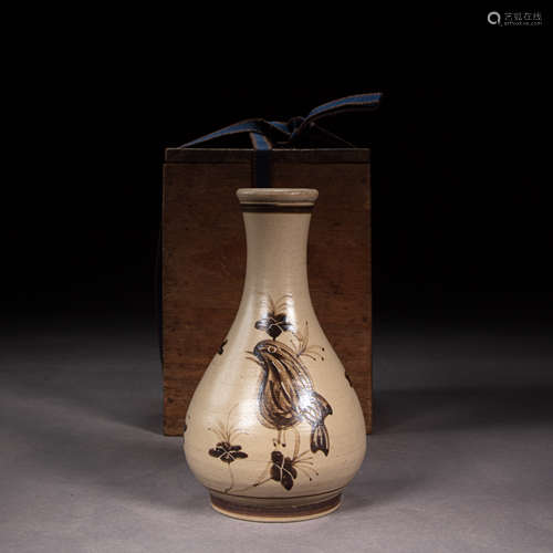 CHINESE JIZHOU WARE LONG NECK BOTTLE, SONG DYNASTY