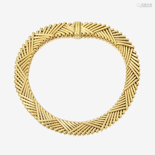 An eighteen karat gold necklace