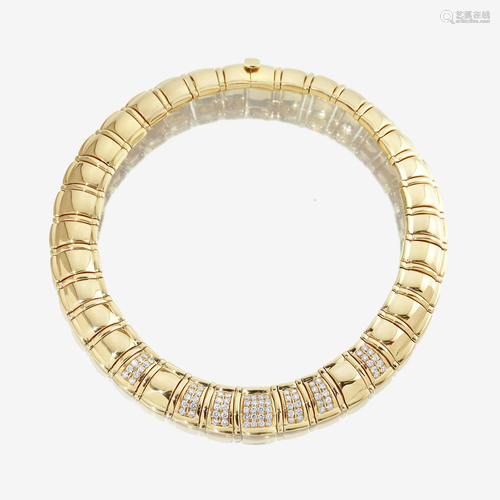 An eighteen karat gold and diamond necklace