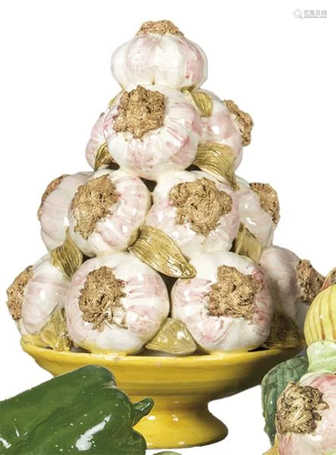 Cup-shaped centerpiece, with glazed ceramic garlic.