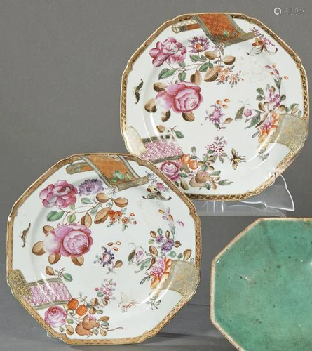 Pair of polygonal porcelain plates from the Inidas