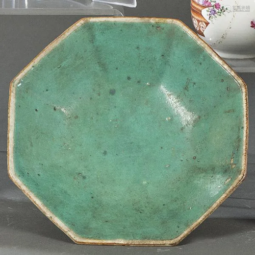 Polygonal Chinese porcelain bowl with polychrome