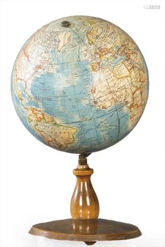 Globe Paluzie by Antonio Santamans h. 1947-49. With
