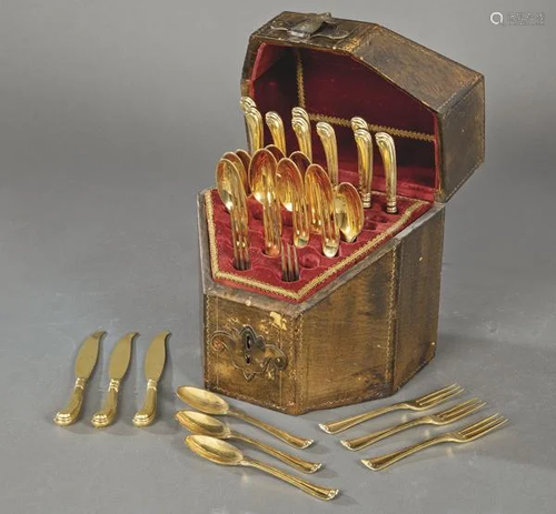 Leather cutlery box S. XIX With brass fittings.