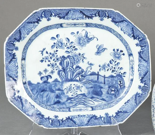 Octagonal porcelain tray from the Qing Dynasty Blue and