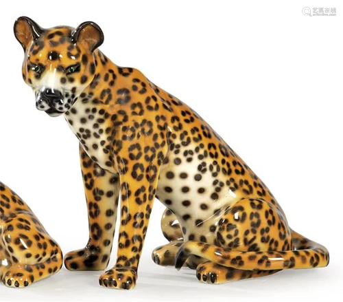 Glazed ceramic leopard figure from Bondia. Manises,