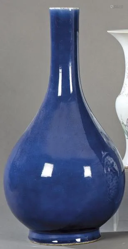 Long-necked vase, cobalt blue Chinese porcelain, Qing