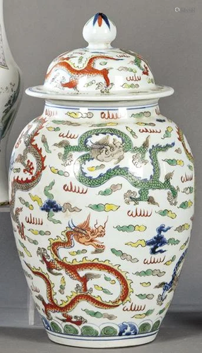 Chinese porcelain tibor, Wucai style, Republic period