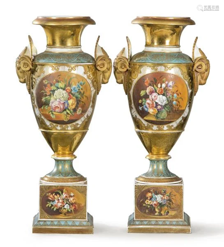 Pair of vases in Paris porcelain, glazed, polychrome