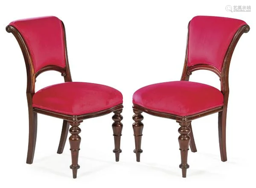 Pair of Victorian chairs in carved and turned mahogany