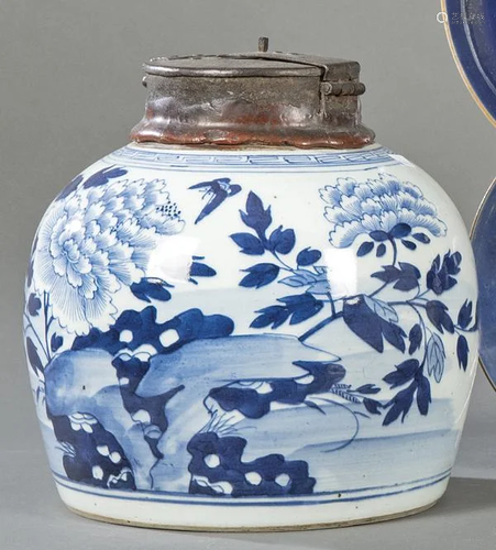 Blue and white Chinese porcelain ginger pot, Qing