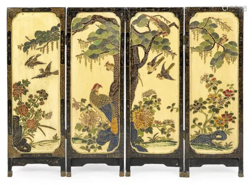 Low Chinese screen with four leaves in carved,