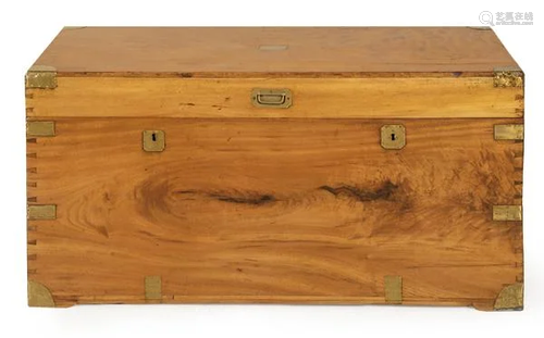 Georgian travel trunk, in camphor wood, with bronze