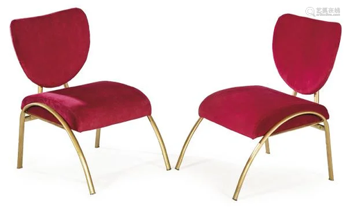 Pair of armchairs in gold metal and wine-colored velvet