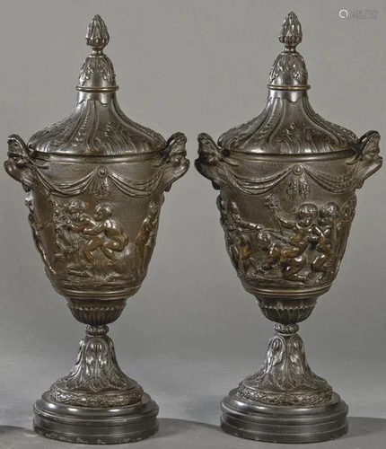 Pair of Napoleon III urns with lid in patinated bronze,