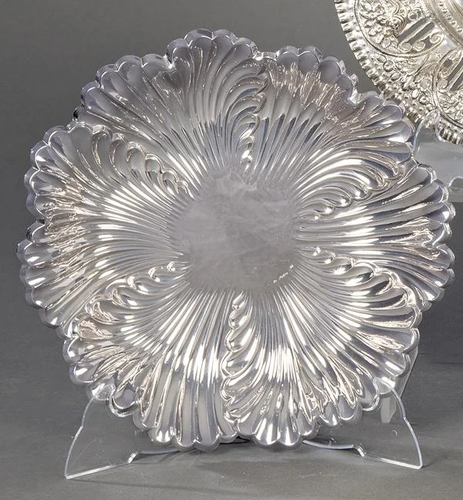 Centerpiece in the shape of a Spanish silver leaf