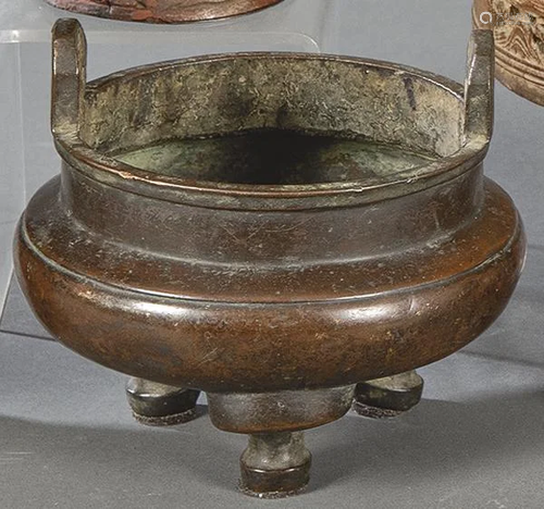 Chinese Fan ding censer in patinated bronze Qing