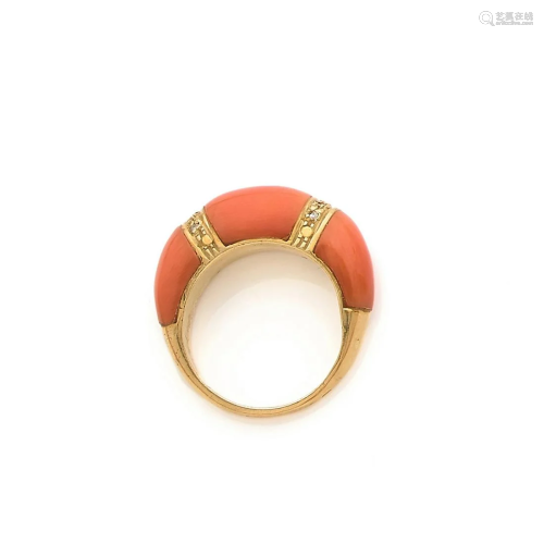 18k yellow gold ring adorned with coral and small rose