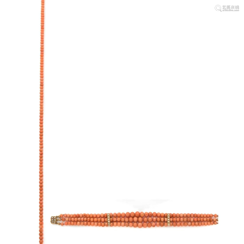 Half-set in coral balls composed of: -A necklace,