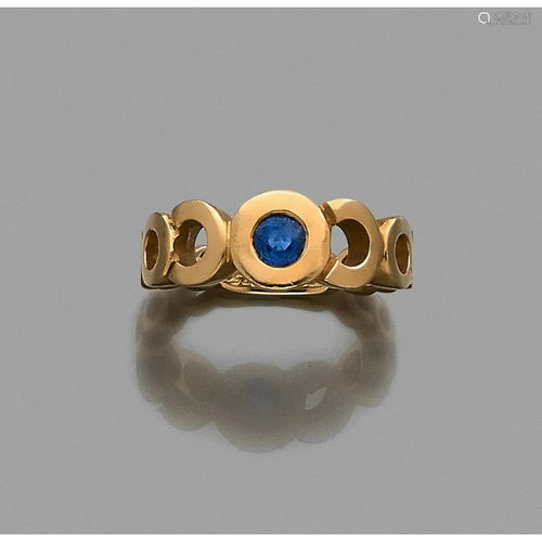 CHANEL Ring in 18k yellow gold formed by a series of