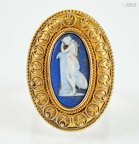 9kt ring set with a Wedgwood cameo