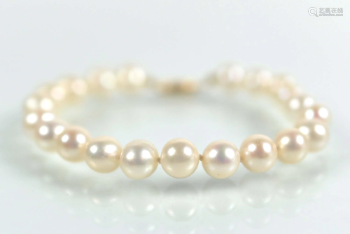 Freshwater pearl bracelet, replacement value of $400