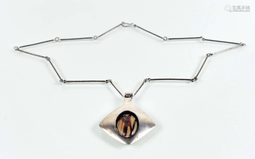 Silver necklace with pendant - Milieu du XXème siècle