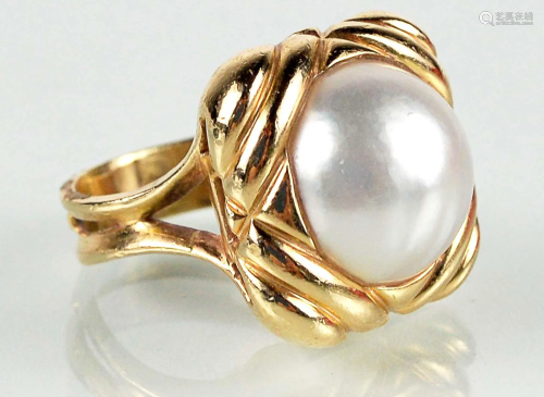 14kt ring with a mabe pearl