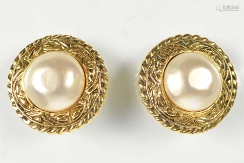 Chanel - Pair of vintage earrings