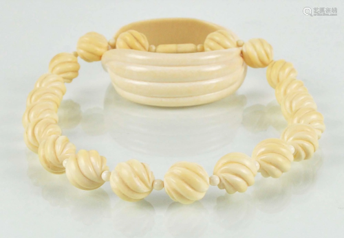 Bracelet and necklace in bone