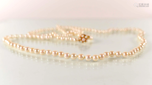 Akoya pearls necklace with gold clasp set with opals,