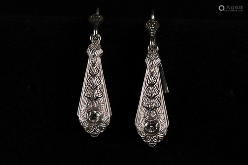 Pair of earrings