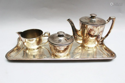 Silver tea set comprising 4 pieces