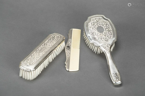 Silver coiffeur set