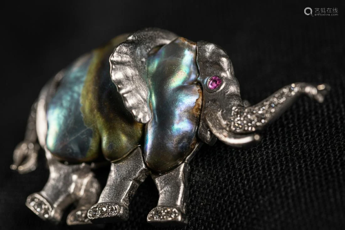 Brooch in form of an elephant