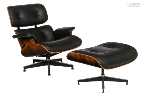 An Eames lounge chair with a matching ottoman, H 42,5 -
