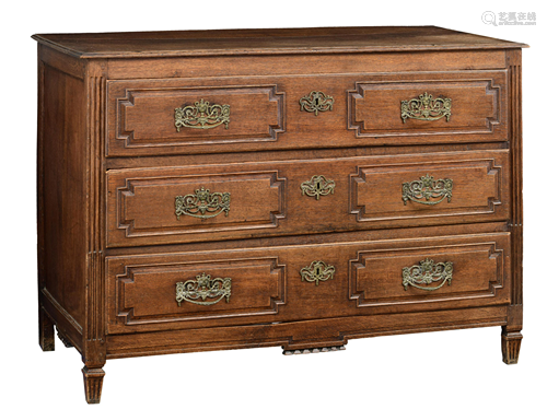 A Neoclassical chest of drawers, late 18thC, H 93,5 - W