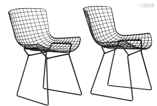 A Pair of black wire chairs by Bertoia, H 74 - W 51 - D
