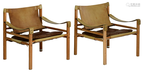 A pair of '60s design 'Sirocco Safari' chairs by Arne