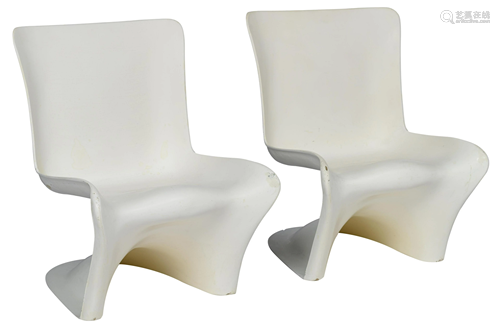 A pair of 'Dansk Polyfiber' chairs by Hans