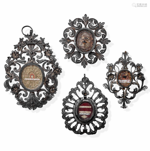 Quattro pendenti Filigrana d'argento sbalzata Arte
