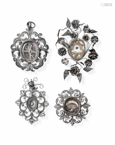 Quattro pendenti Filigrana e lamina d'argento sbalzata
