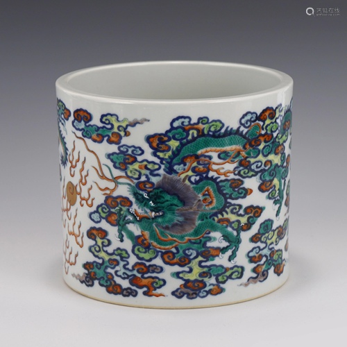 DOUCAI DRAGON MOTIF PORCELAIN BRUSH POT