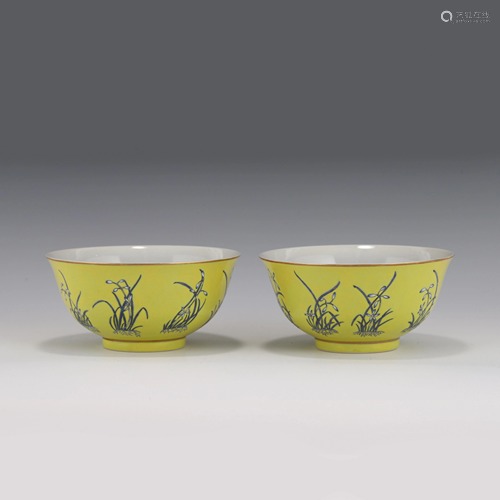 PAIR FAMILLE JAUNE GROUND ORCHID BOWLS