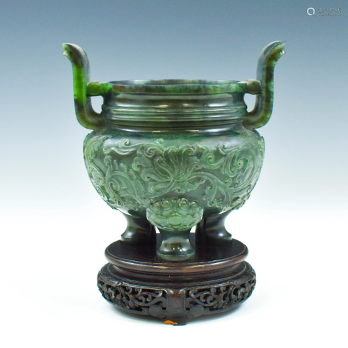 A FINE CHINESE SPINACH GREEN JADE TRIPOD CENSER