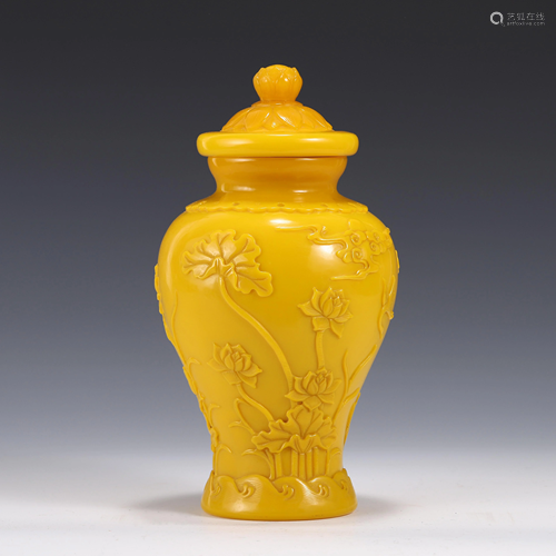 YELLOW PEKING GLASS LIDDED VASE